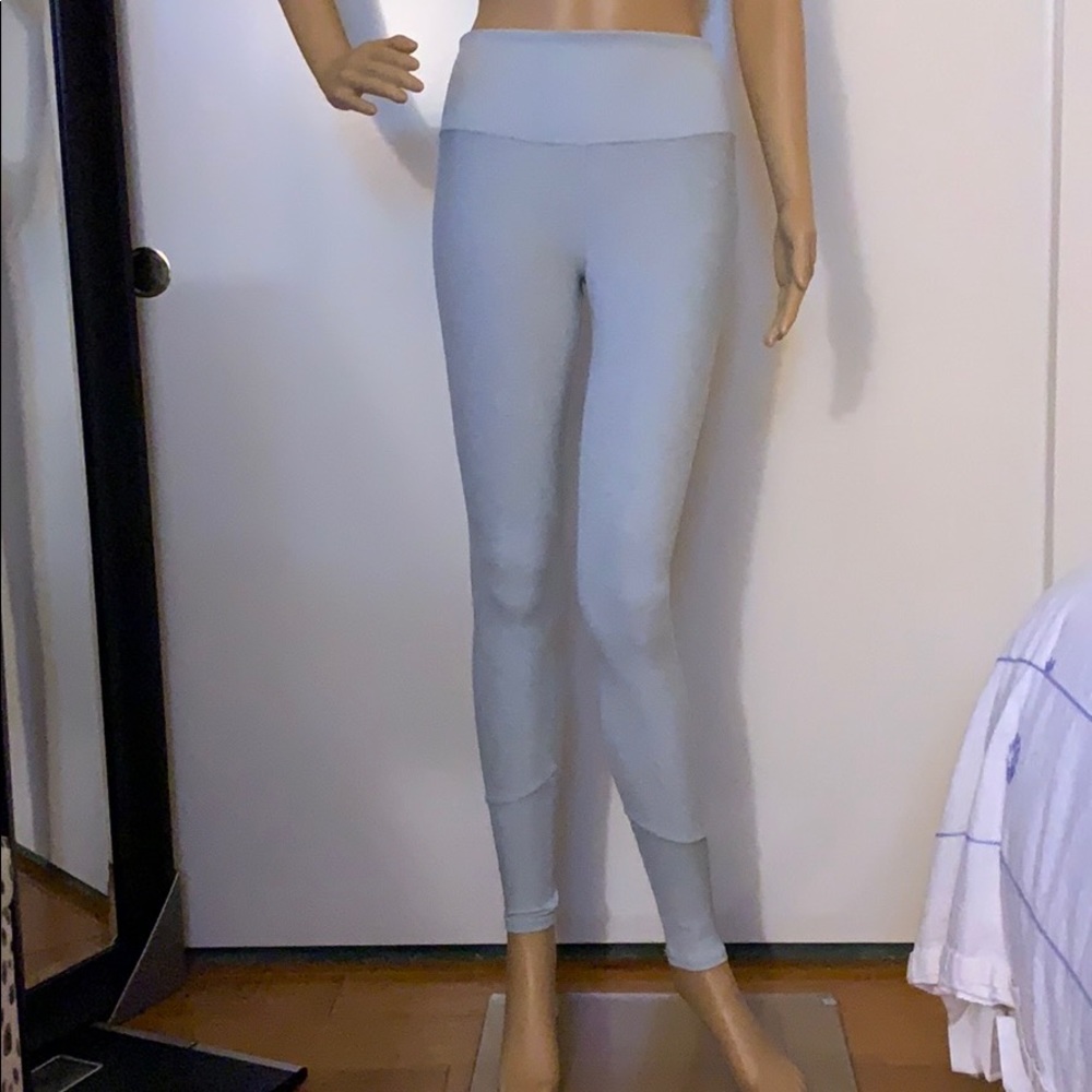🧘‍♀️ ALO Soft Legging. Size Small.